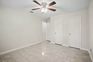 5726 Ettrick Dr, Houston, TX 77035 - Photo 14