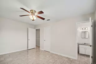 5726 Ettrick Dr, Houston, TX 77035 - Photo 10