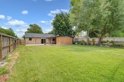 8714 Amblewood Drive, Houston, TX 77099 - Photo 22
