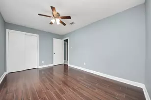 16607 Barcelona Dr, Friendswood, TX 77546 - Photo 14