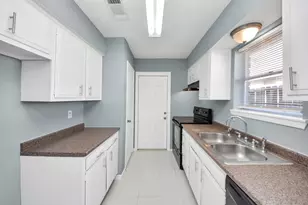 16607 Barcelona Dr, Friendswood, TX 77546 - Photo 6