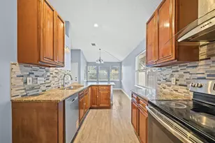 11059 Landsbury Cir, Houston, TX 77099 - Photo 16