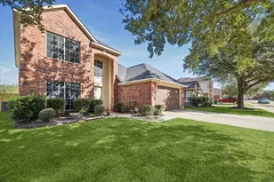 5243 El Tigre Ln, Baytown, TX 77521 - Photo 2