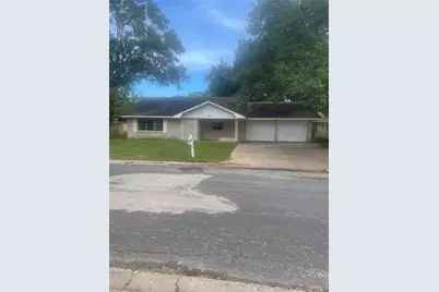 911 Roberts Street, El Campo, TX 77437 - Photo 1