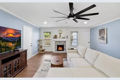 121 Tarpon Avenue, Galveston, TX 77550 - Photo 2