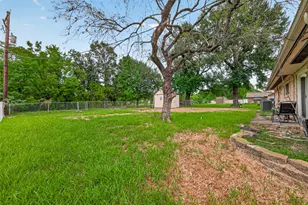 215 Crest Hill Dr, Conroe, TX 77301 - Photo 24