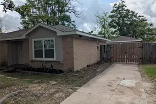 5737 Alvarado Dr, Houston, TX 77035 - Photo 2