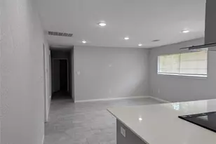 5737 Alvarado Dr, Houston, TX 77035 - Photo 6