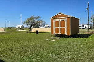 354 Haddock Dr, Palacios, TX 77465 - Photo 6