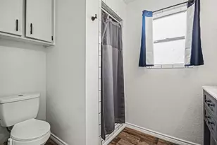 56 W Candlewood St, Lake Jackson, TX 77566 - Photo 12