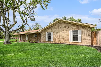 56 W Candlewood Street, Lake Jackson, TX 77566 - Photo 2
