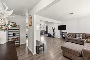 4502 Sage Cir, Baytown, TX 77521 - Photo 4
