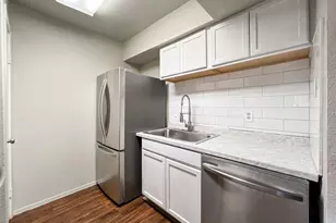 6001 Reims Rd, Houston, TX 77036 - Photo 4