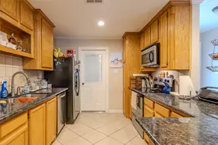 625 S Remington Dr, Angleton, TX 77515 - Photo 6