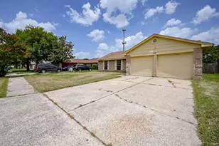 2667 Grand Canyon Dr, Houston, TX 77067 - Photo 2