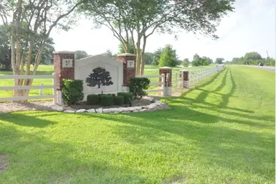 302 Lakeland Circle, Rosharon, TX 77583 - Photo 2