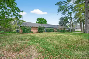 614 Pine Cir, Seabrook, TX 77586 - Photo 2