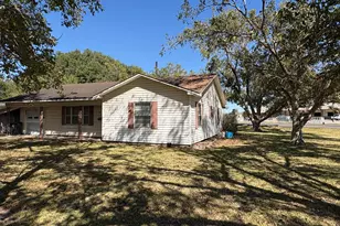 809 August St, El Campo, TX 77437 - Photo 4