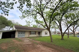 809 August St, El Campo, TX 77437 - Photo 4