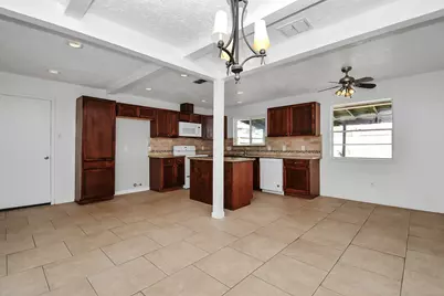 10131 Kent Towne Ln, Sugar Land, TX 77498 - Photo 8
