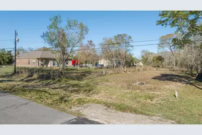 1906 Hawaii, League City, TX 77573 - Photo 2