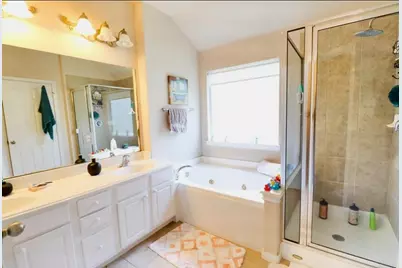 135 S Spinning Wheel Circle, The Woodlands, TX 77382 - Photo 2