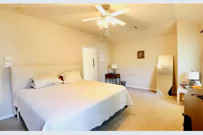 135 S Spinning Wheel Circle, The Woodlands, TX 77382 - Photo 4