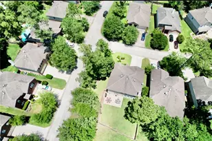 135 S Spinning Wheel Cir, The Woodlands, TX 77382 - Photo 24