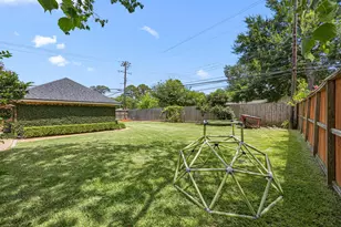 10403 Londonderry Dr, Houston, TX 77043 - Photo 22