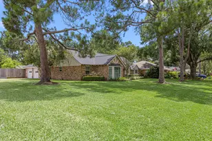 10403 Londonderry Dr, Houston, TX 77043 - Photo 2