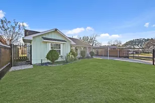 642 Arvana St, Houston, TX 77034 - Photo 2