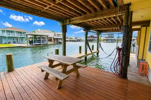 1319 Maui Dr, Tiki Island, TX 77554 - Photo 12