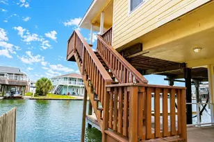 1319 Maui Dr, Tiki Island, TX 77554 - Photo 14