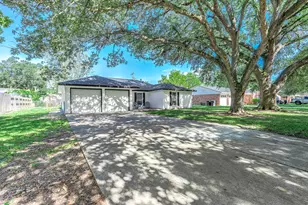 3713 Wilshire Dr, Alvin, TX 77511 - Photo 2