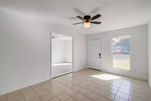 9843 Ribbonwood St, Houston, TX 77078 - Photo 4