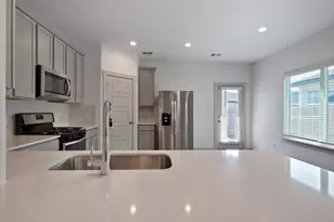 12517 Abbey House Ct, Houston, TX 77047 - Photo 6