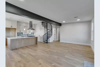 7016 Delesandri Drive, Hitchcock, TX 77563 - Photo 10