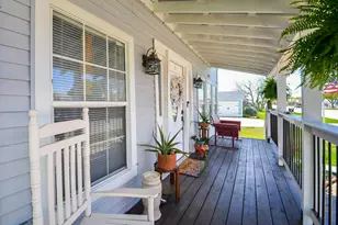 205 Main St, Palacios, TX 77465 - Photo 2