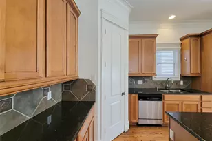 704 E 9th St, Houston, TX 77007 - Photo 10