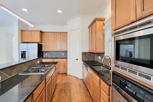 704 E 9th St, Houston, TX 77007 - Photo 12