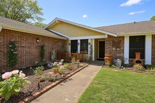 10111 Hibernia Dr, Houston, TX 77088 - Photo 2