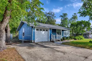 107 Crockett St, Hallettsville, TX 77964 - Photo 2