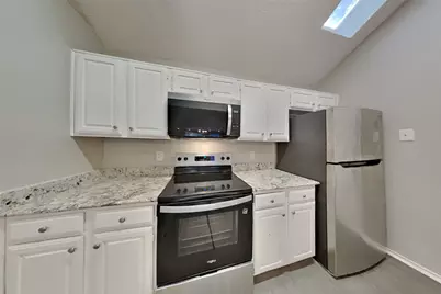 2007 Barronett Bend, Sugar Land, TX 77478 - Photo 4