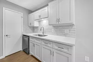 7555 Katy Fwy, Houston, TX 77024 - Photo 8