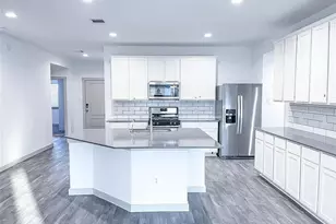 7822 Golden Rubia, Rosharon, TX 77583 - Photo 2