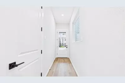 5028 Creekmont Drive, Houston, TX 77091 - Photo 4