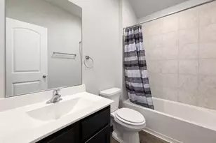 8007 Tamarind Ln, Baytown, TX 77521 - Photo 4