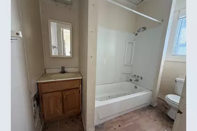 712 N McCarty Avenue, Eagle Lake, TX 77434 - Photo 8