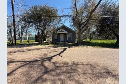 712 N McCarty Avenue, Eagle Lake, TX 77434 - Photo 2