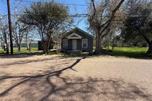 712 N McCarty Ave, Eagle Lake, TX 77434 - Photo 2